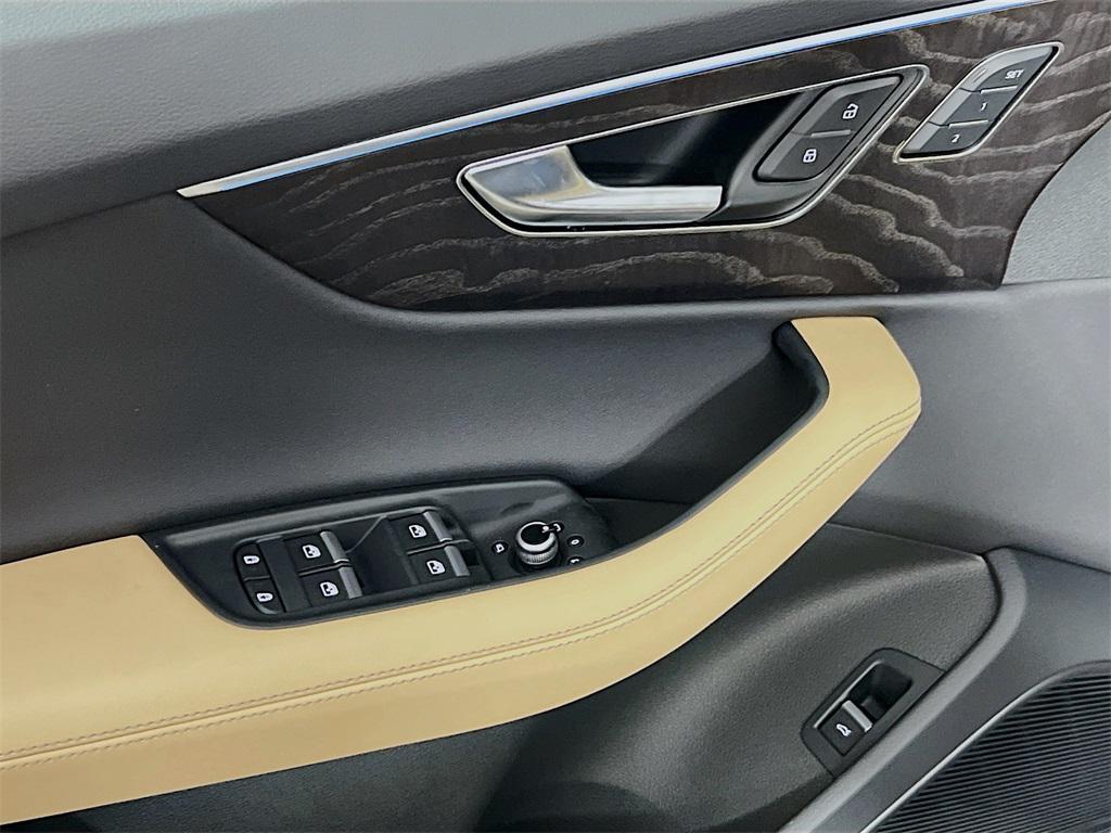 new 2025 Audi Q7 car, priced at $68,585