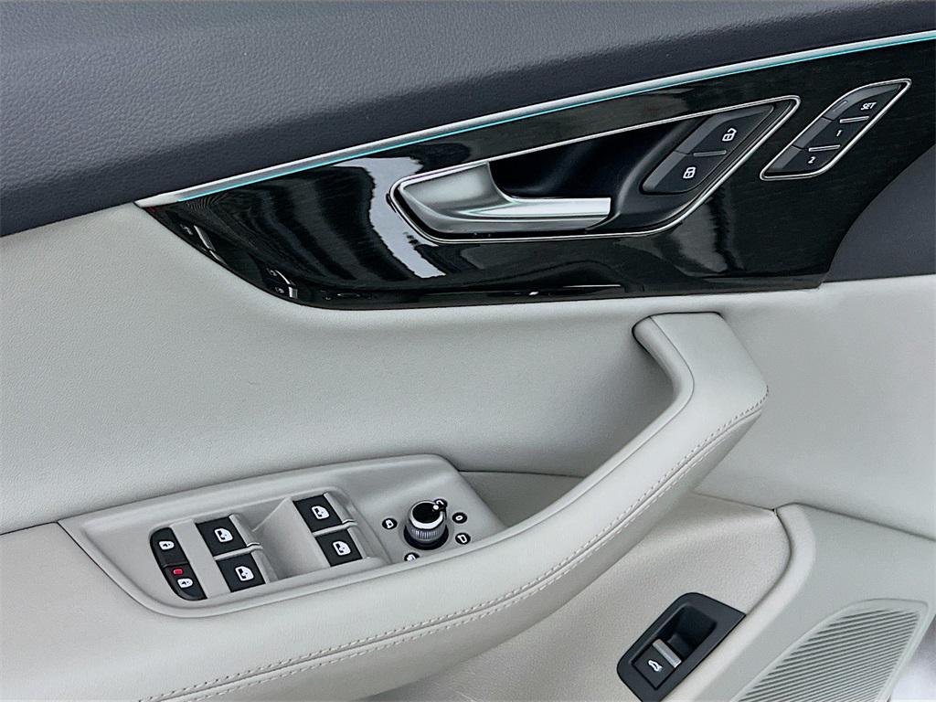 used 2024 Audi Q7 car, priced at $42,587