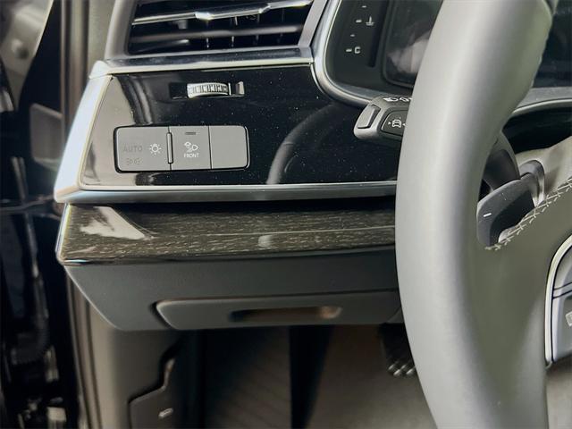 new 2025 Audi Q7 car, priced at $67,727