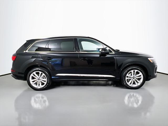 new 2025 Audi Q7 car, priced at $67,727