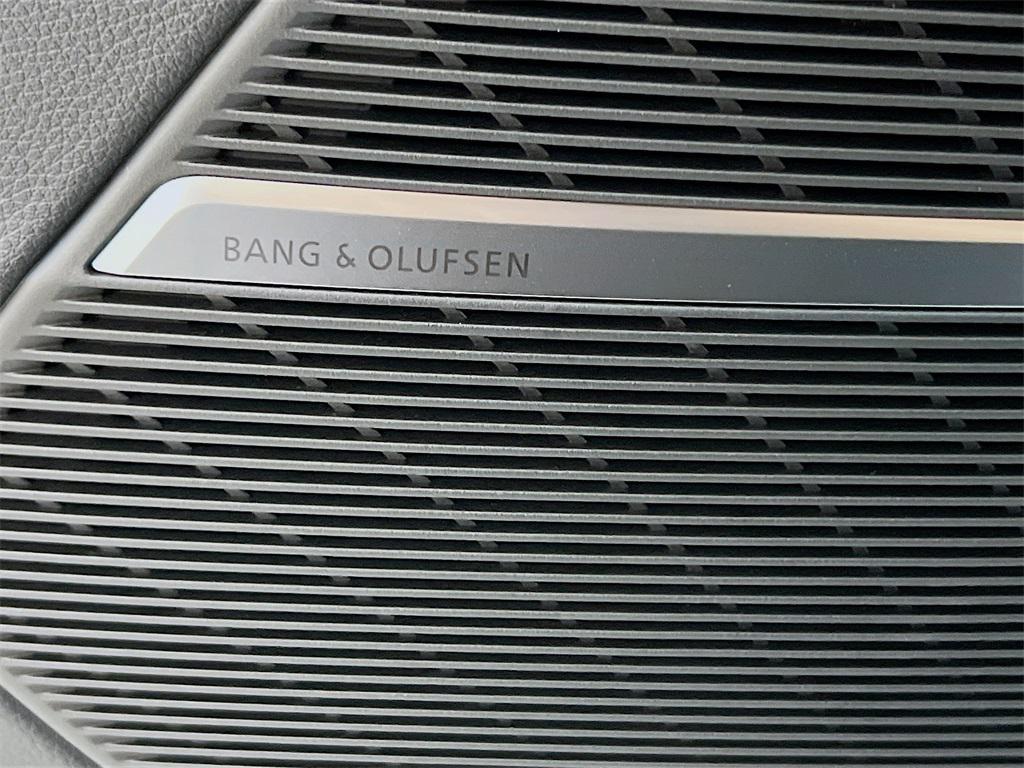 new 2025 Audi Q7 car, priced at $70,871