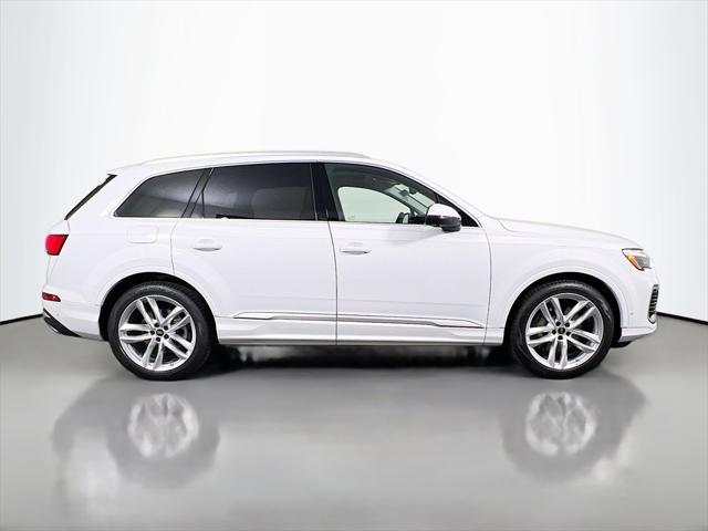 new 2025 Audi Q7 car, priced at $71,633