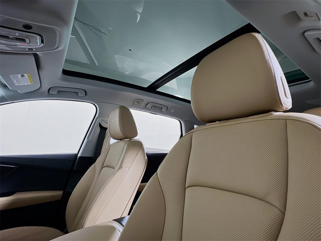new 2025 Audi Q7 car, priced at $71,684