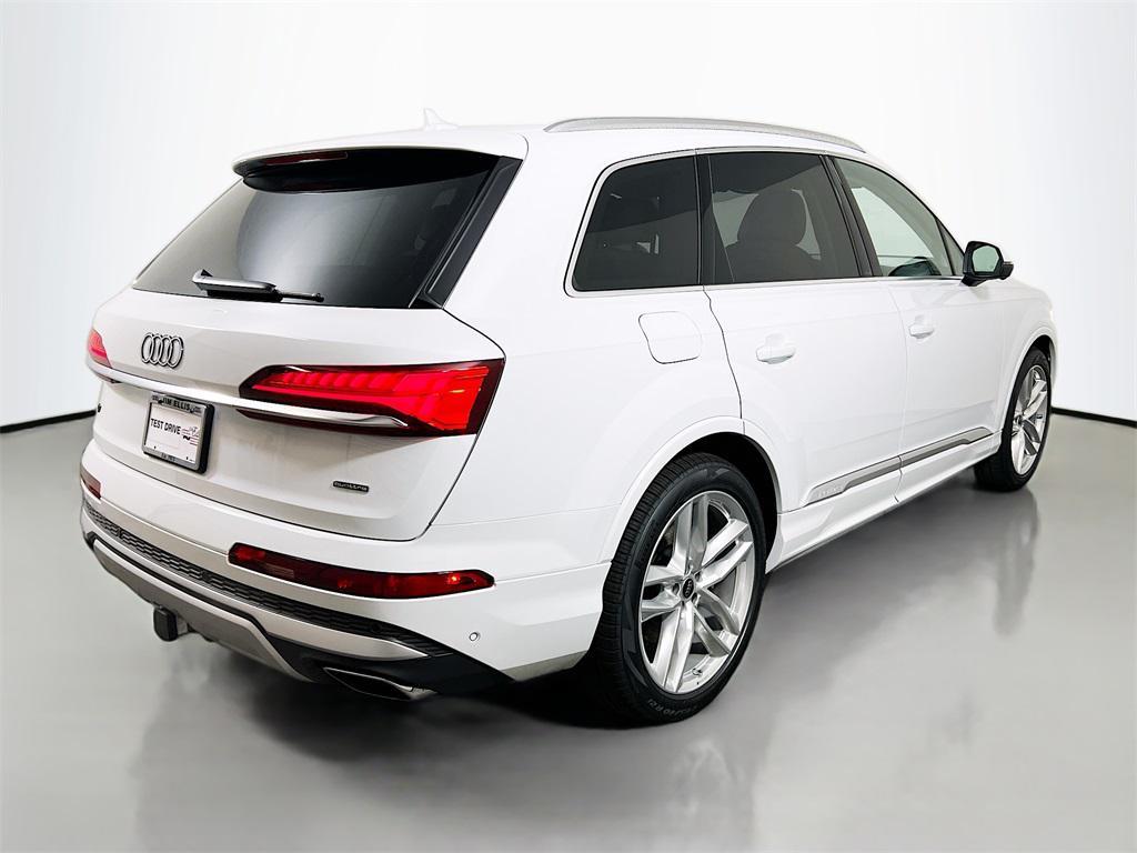 new 2025 Audi Q7 car, priced at $71,684