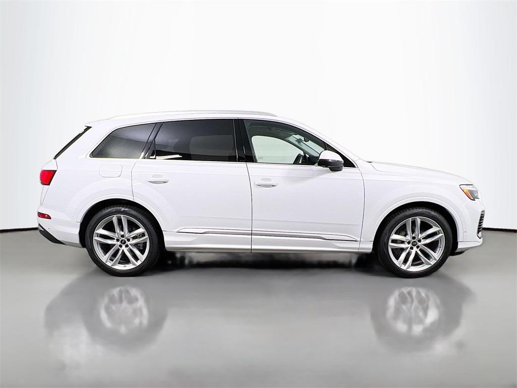 new 2025 Audi Q7 car, priced at $71,684