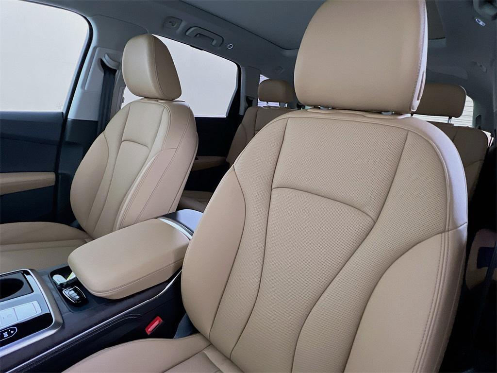 new 2025 Audi Q7 car, priced at $71,684