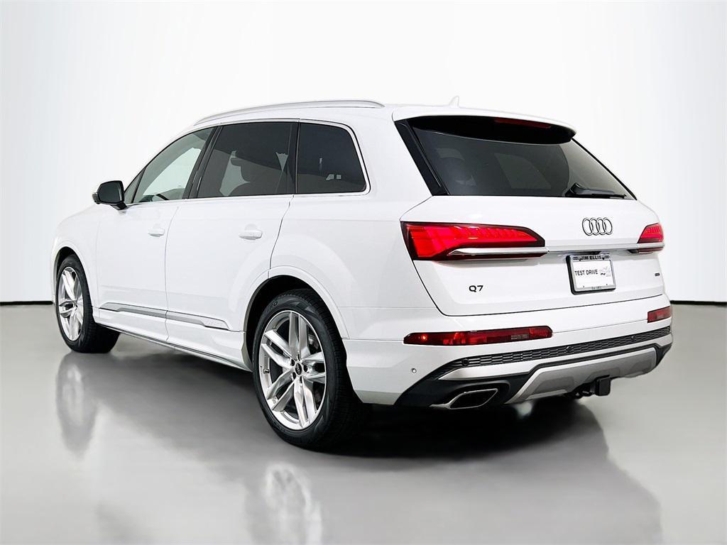 new 2025 Audi Q7 car, priced at $71,684