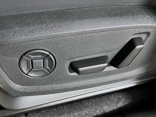 new 2025 Audi Q6 e-tron car, priced at $70,448