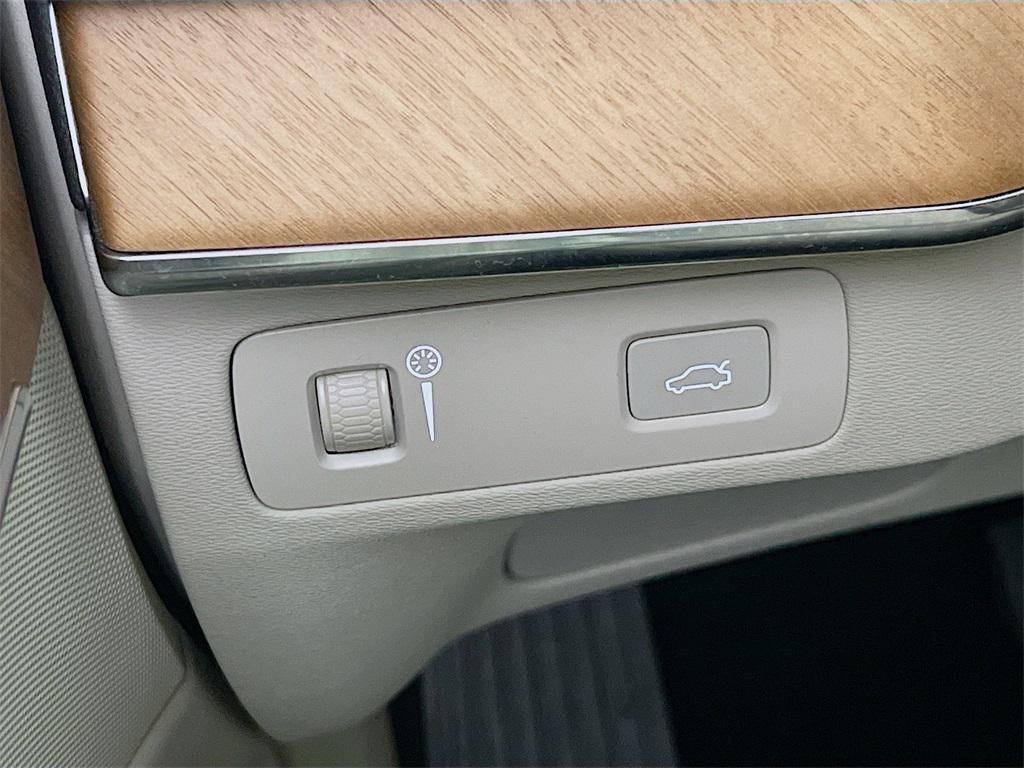 used 2022 Volvo XC90 car, priced at $34,141