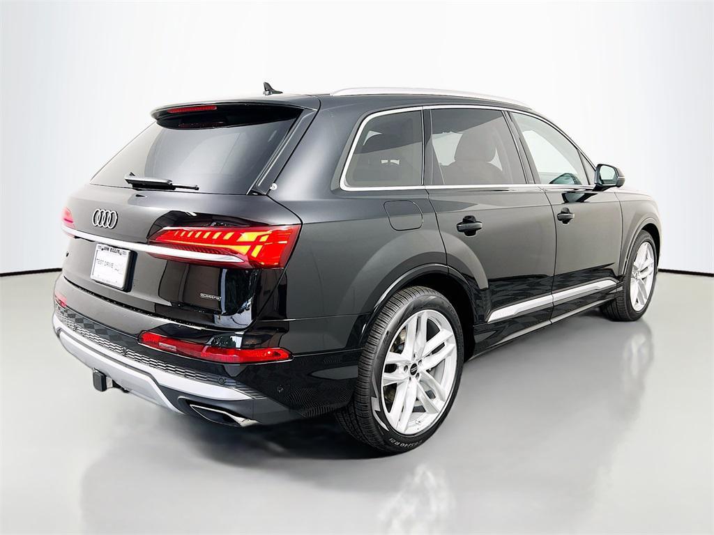 new 2025 Audi Q7 car, priced at $71,684