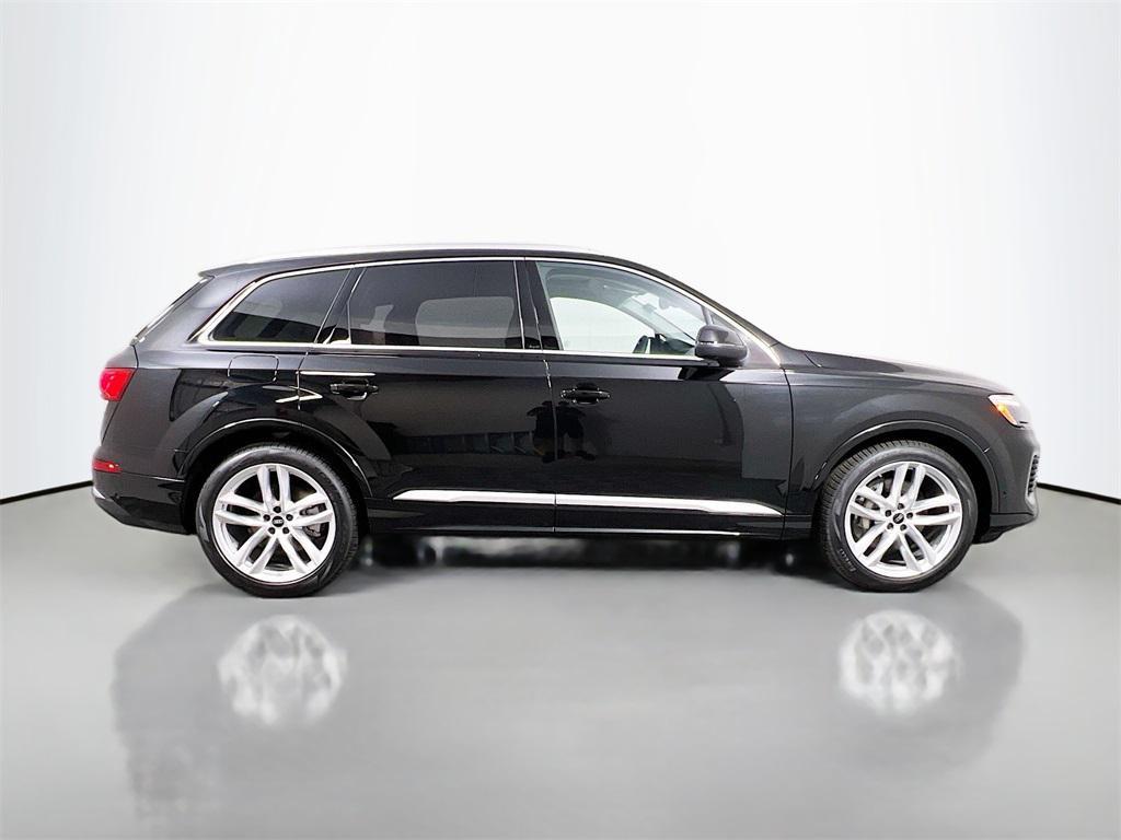 new 2025 Audi Q7 car, priced at $71,684
