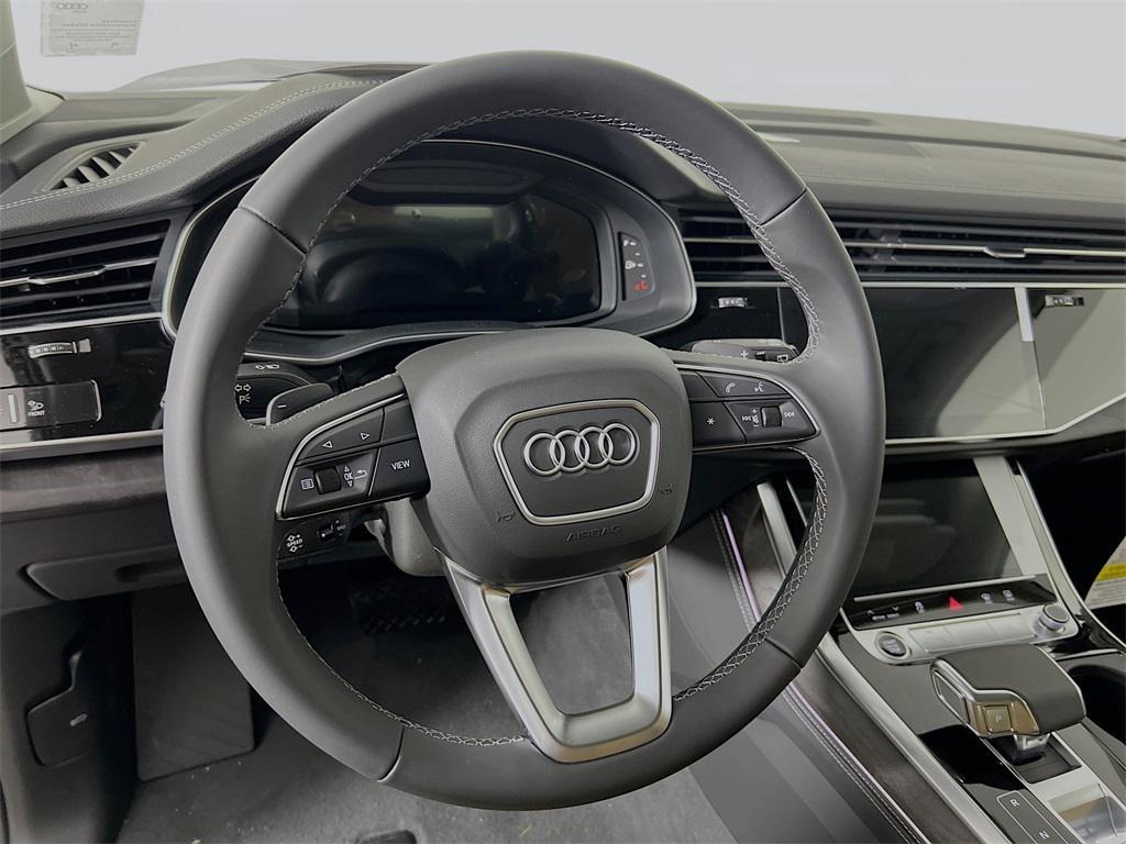 new 2025 Audi Q7 car, priced at $71,684