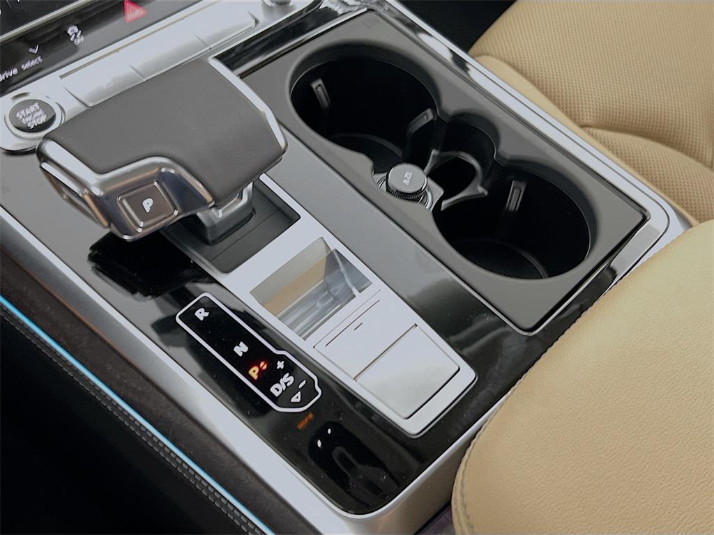 new 2025 Audi Q7 car, priced at $71,684