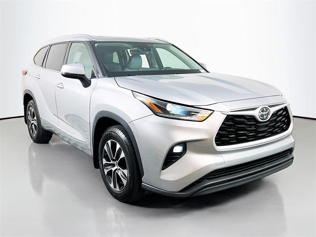 used 2021 Toyota Highlander car, priced at $31,949