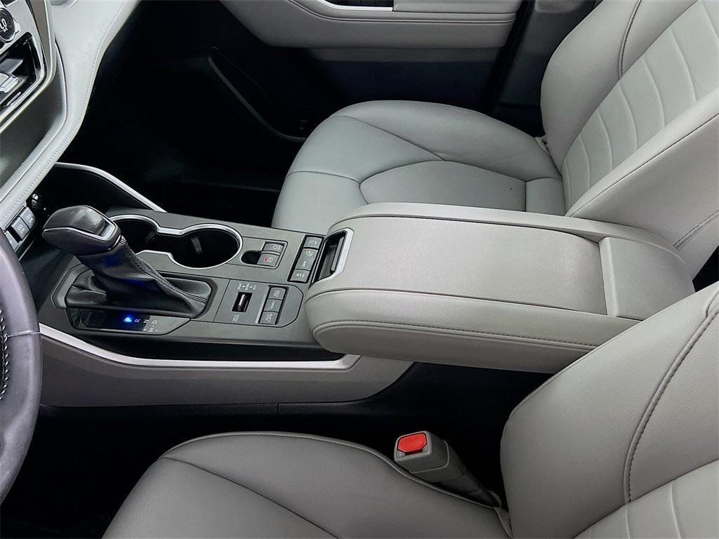 used 2021 Toyota Highlander car, priced at $31,949