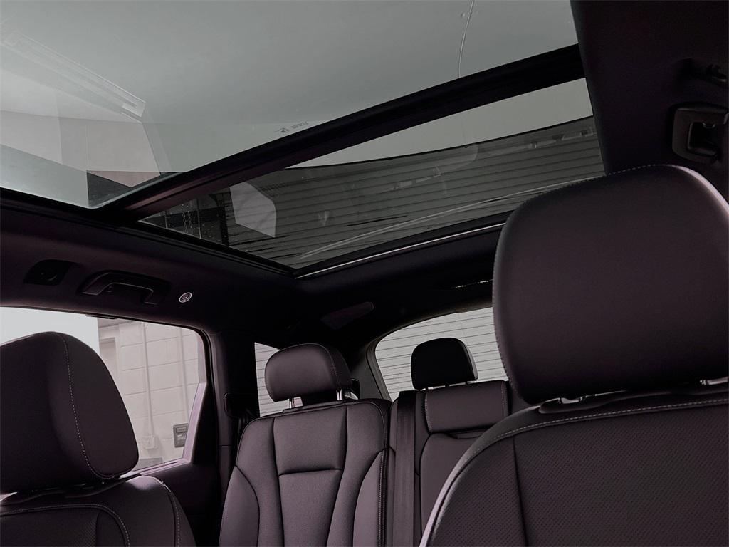 new 2025 Audi Q7 car, priced at $66,546