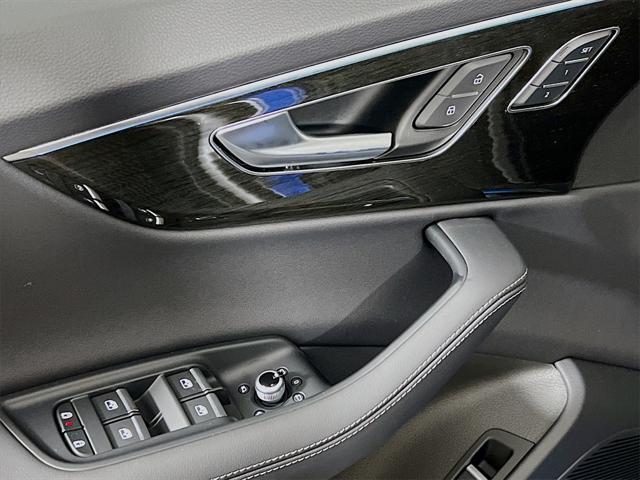 new 2025 Audi Q7 car, priced at $71,633