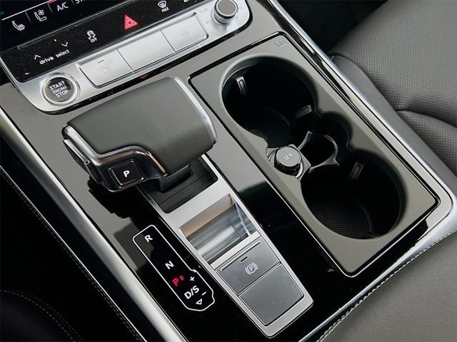 new 2025 Audi Q7 car, priced at $71,633