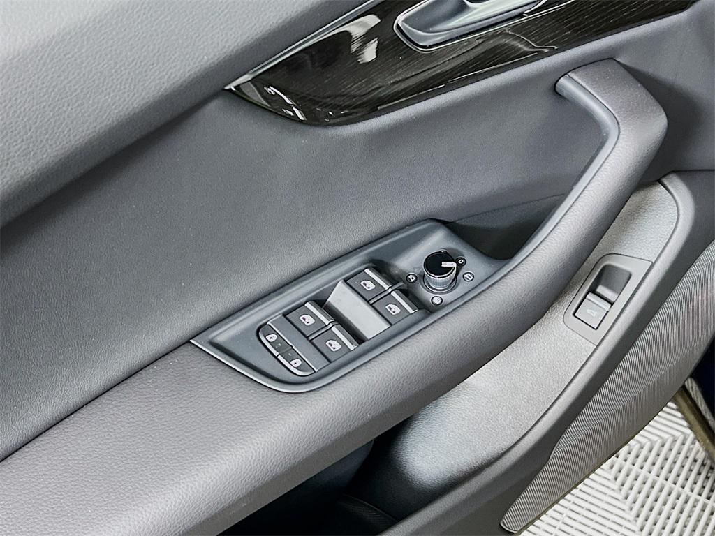 new 2025 Audi Q8 car, priced at $76,013