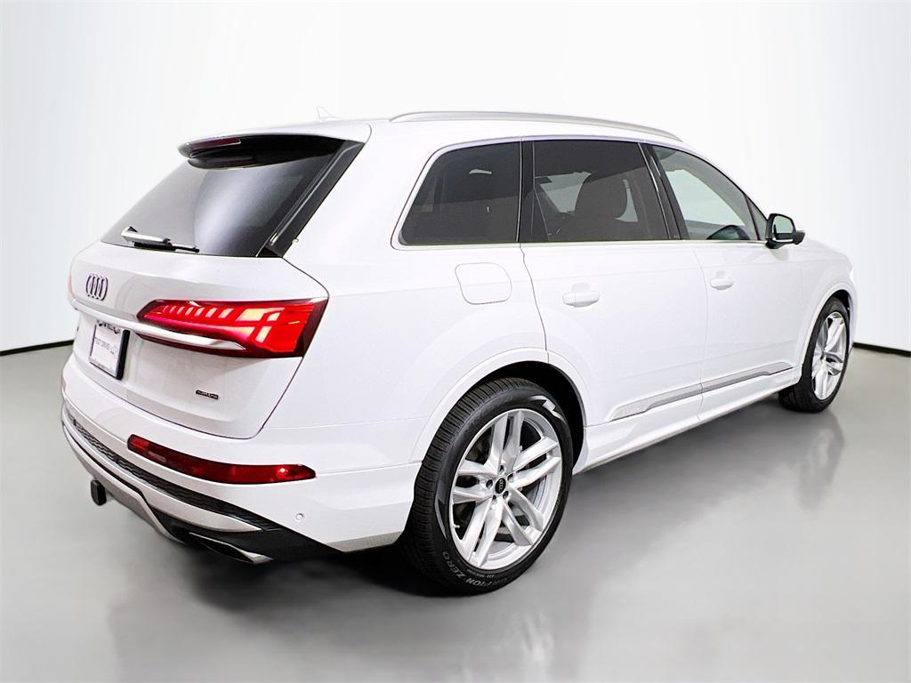new 2025 Audi Q7 car, priced at $70,871