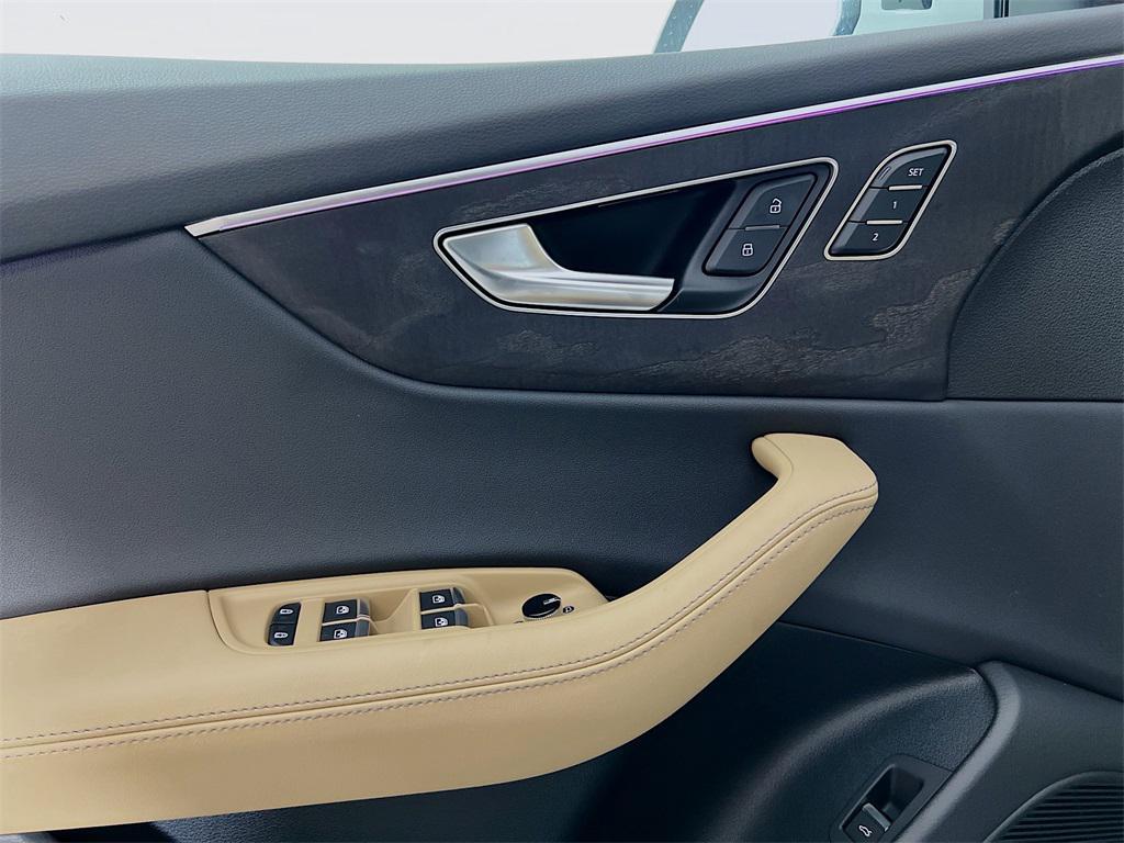 new 2025 Audi Q8 car, priced at $81,512