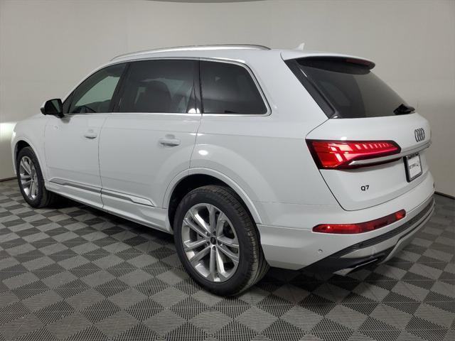 new 2025 Audi Q7 car, priced at $67,657