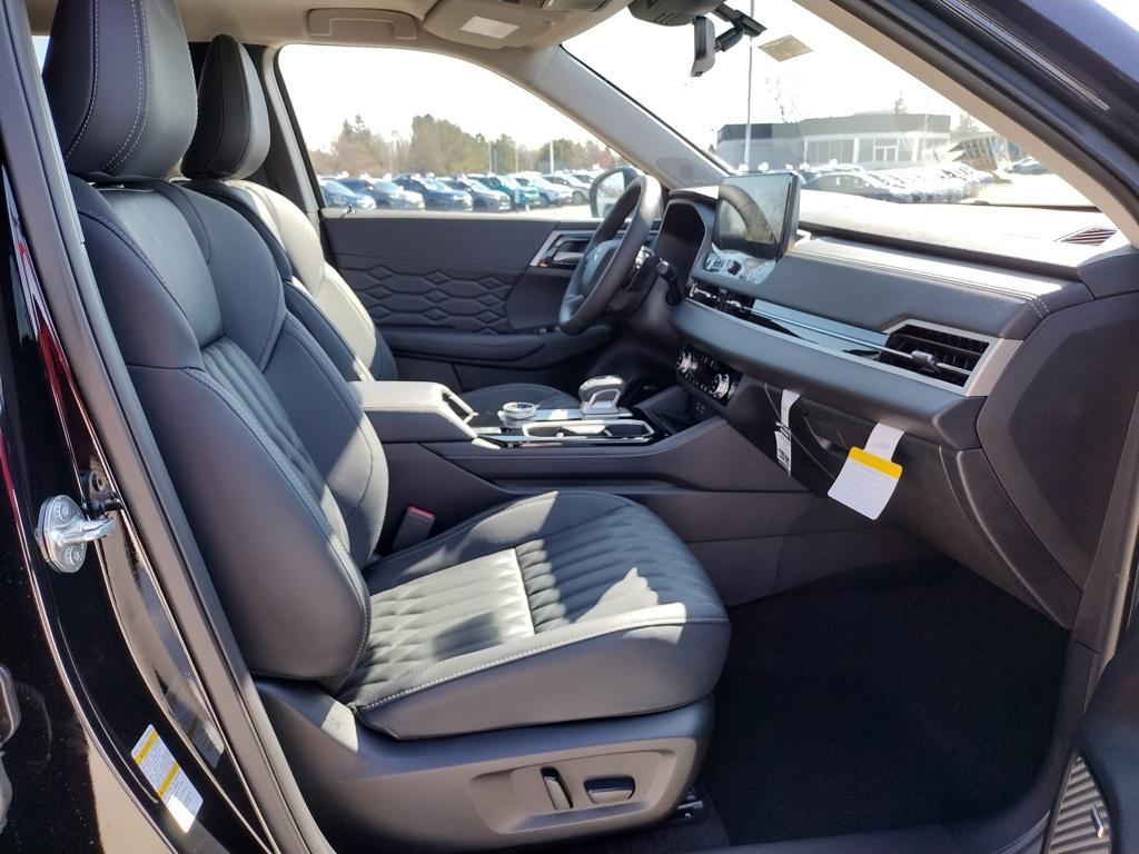 new 2025 Mitsubishi Outlander car, priced at $38,500