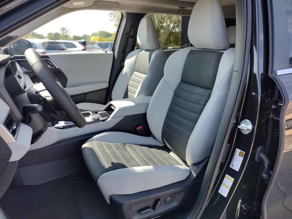 new 2025 Mitsubishi Outlander car, priced at $38,500