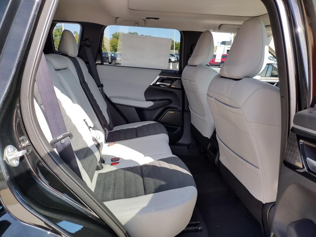 new 2025 Mitsubishi Outlander car, priced at $38,500