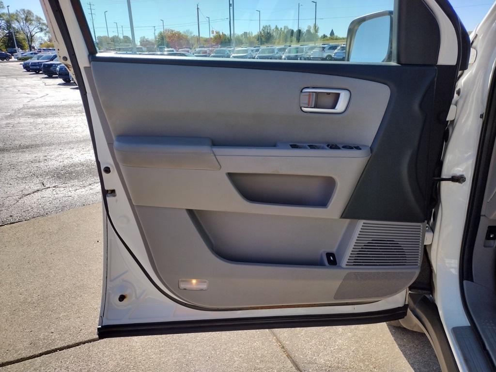 used 2014 Honda Pilot car, priced at $14,000