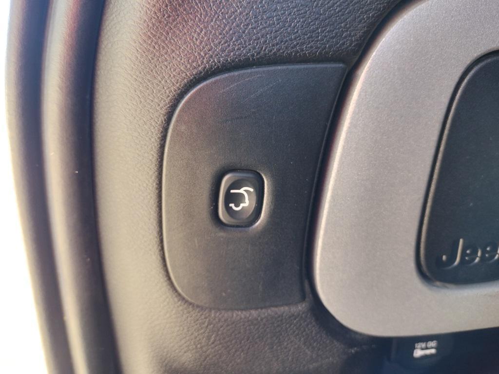 used 2015 Jeep Cherokee car, priced at $11,500