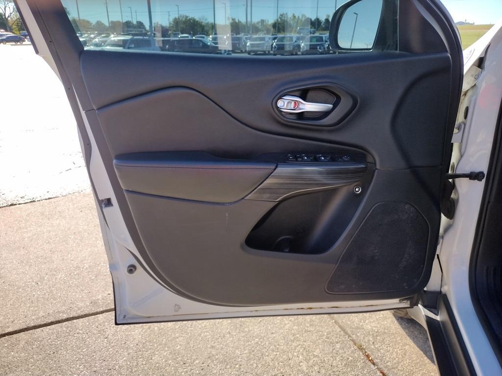 used 2015 Jeep Cherokee car, priced at $11,500