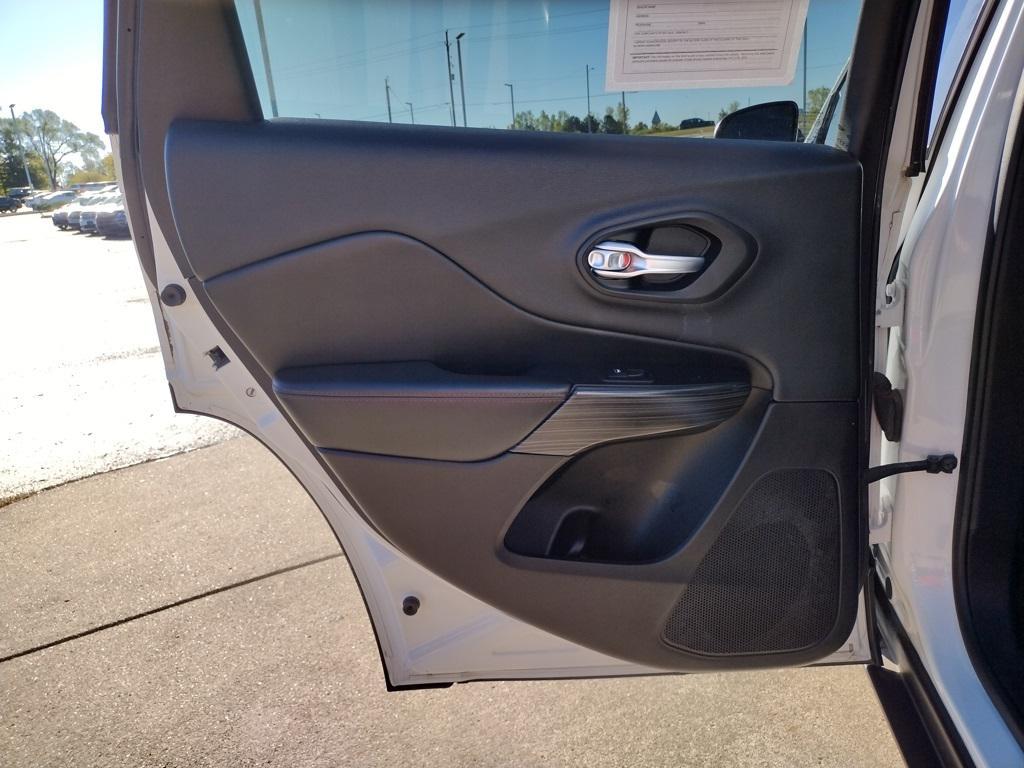 used 2015 Jeep Cherokee car, priced at $11,500