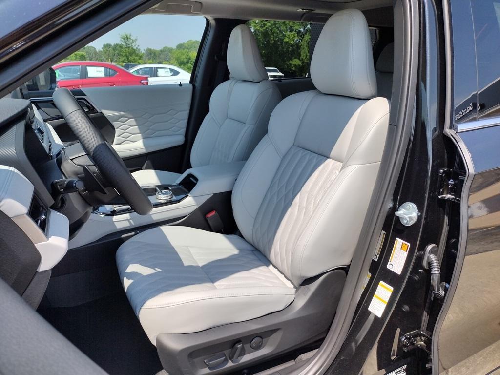 new 2025 Mitsubishi Outlander car, priced at $44,000