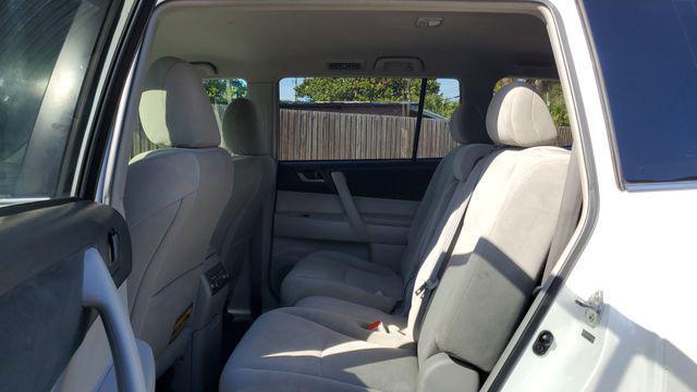 used 2013 Toyota Highlander car, priced at $12,885