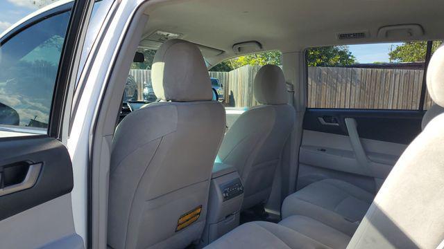 used 2013 Toyota Highlander car, priced at $12,885