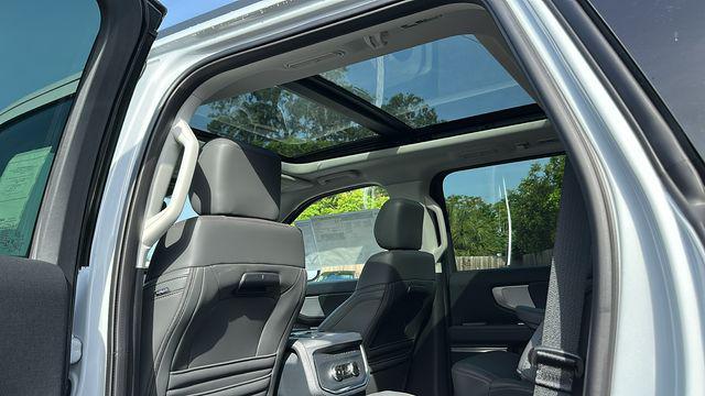 new 2025 Ford Expedition car, priced at $67,448