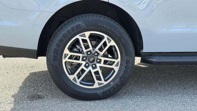 new 2025 Ford Expedition car, priced at $67,448