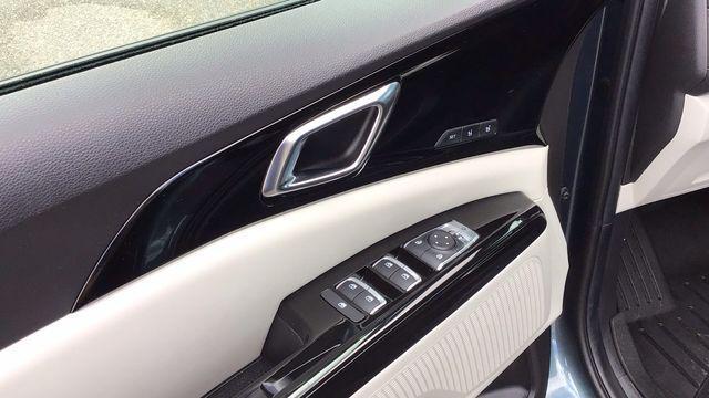 used 2024 Kia Carnival car, priced at $38,987
