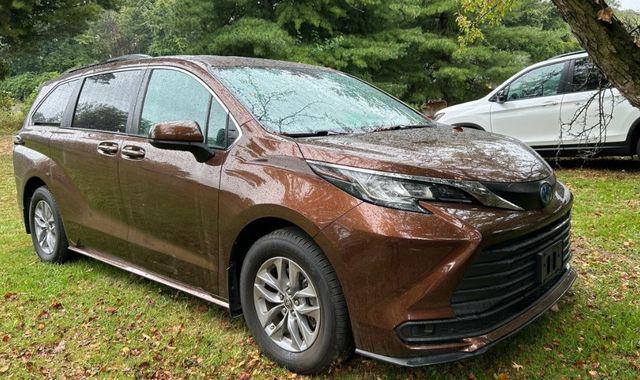 used 2022 Toyota Sienna car, priced at $38,975
