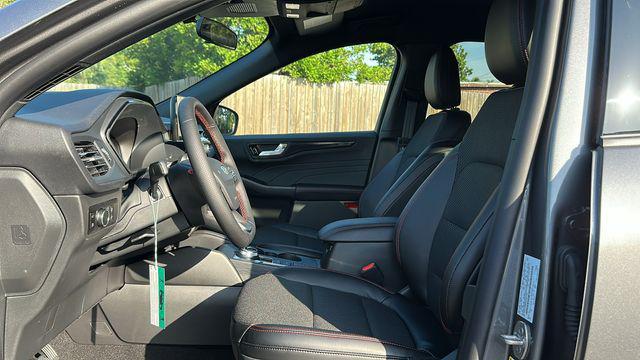 new 2025 Ford Escape car, priced at $30,218