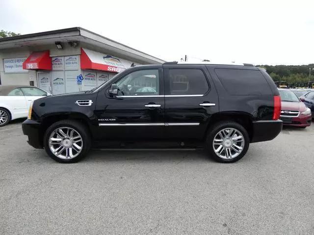 used 2013 Cadillac Escalade car, priced at $17,899