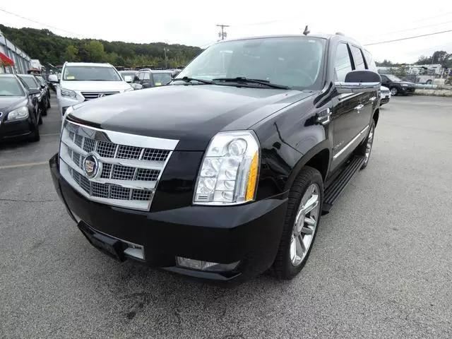 used 2013 Cadillac Escalade car, priced at $17,899