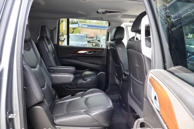 used 2020 Cadillac Escalade ESV car, priced at $34,995
