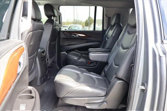 used 2020 Cadillac Escalade ESV car, priced at $35,995