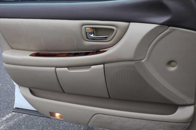 used 2001 Toyota Avalon car, priced at $3,995