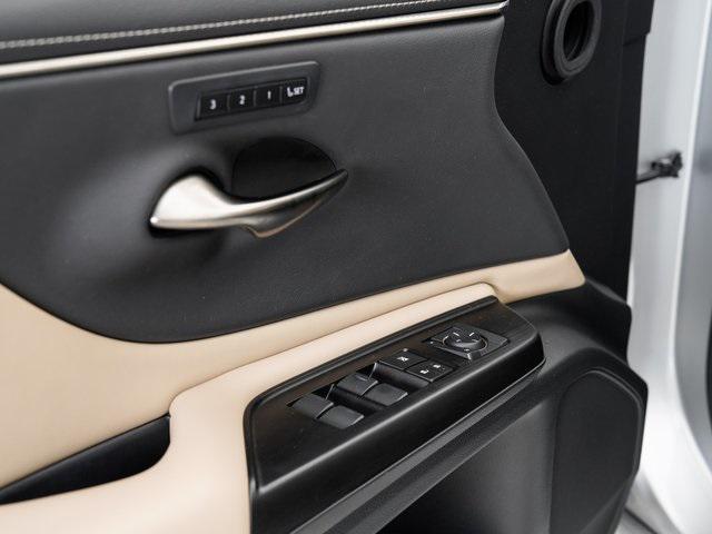 used 2019 Lexus ES 300h car, priced at $30,900