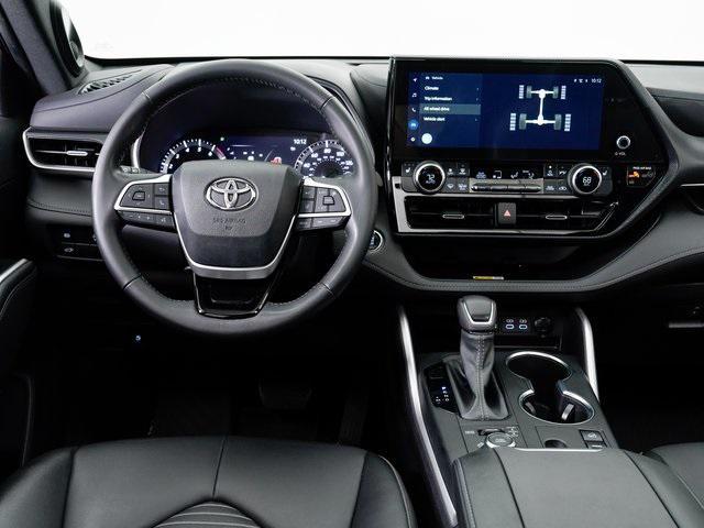 used 2023 Toyota Highlander car, priced at $40,990