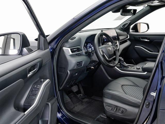 used 2023 Toyota Highlander car, priced at $40,990