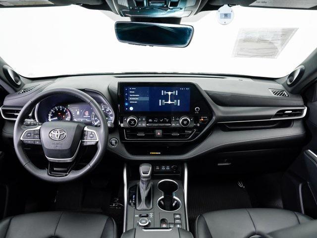 used 2023 Toyota Highlander car, priced at $40,990